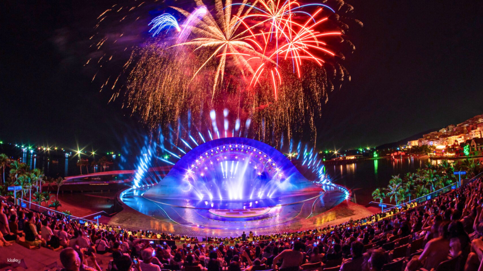 Fireworks and a multimedia show beside Kiss Bridge
